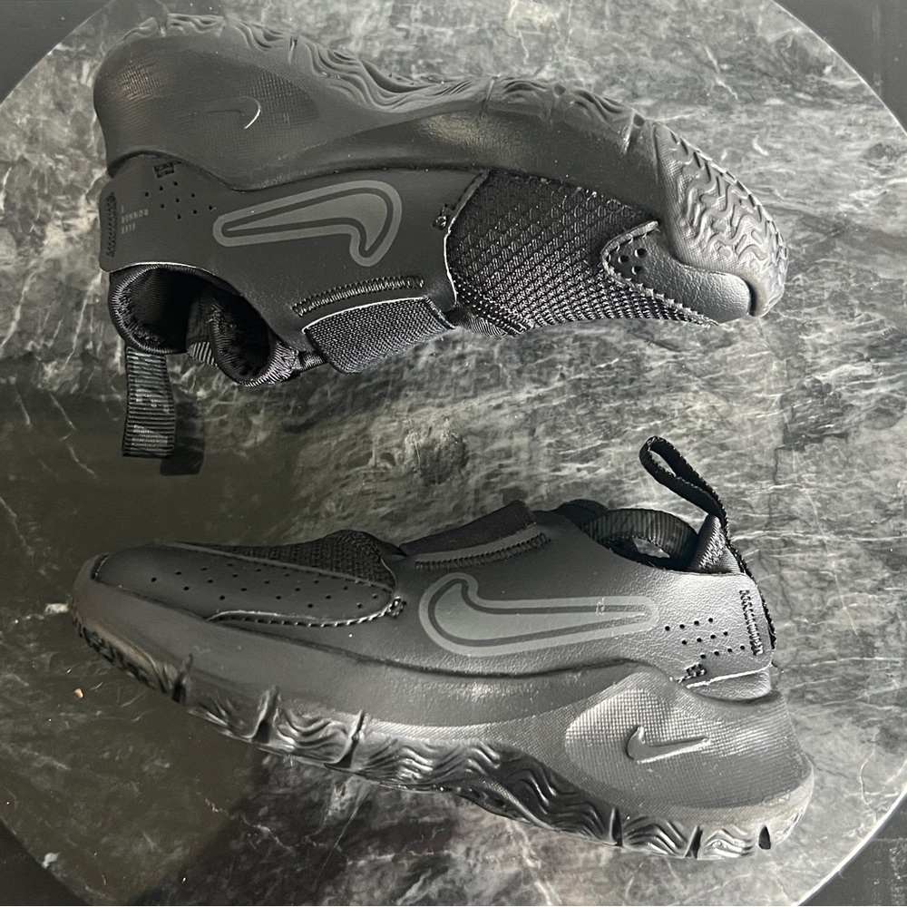 NWOT Nike Flex Runner 3 (PS) Kids 8C Black Anthracite FN1449-002